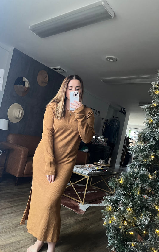 RIBBED LONG SLEEVE MIDI DRESS