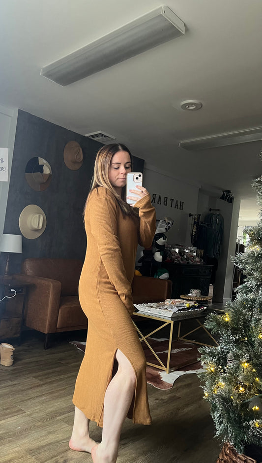 RIBBED LONG SLEEVE MIDI DRESS